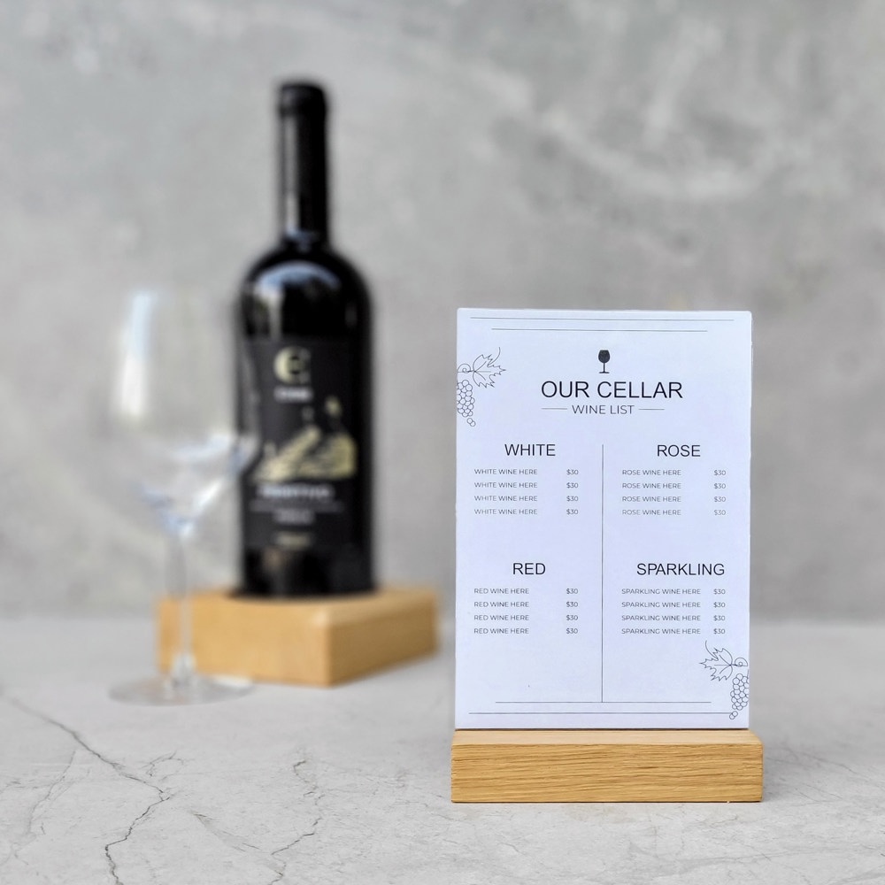 A6-menustandaard uit eikenhout met acrylhouder 105×40×20 mm groef 3,5×15 mm, hardwax