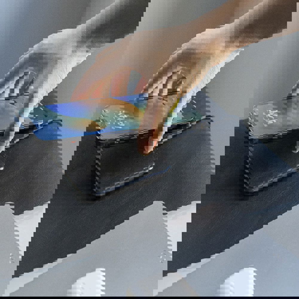 2259 | Xoopar Iné Wireless Fast Charger - Recycled Leather 15W