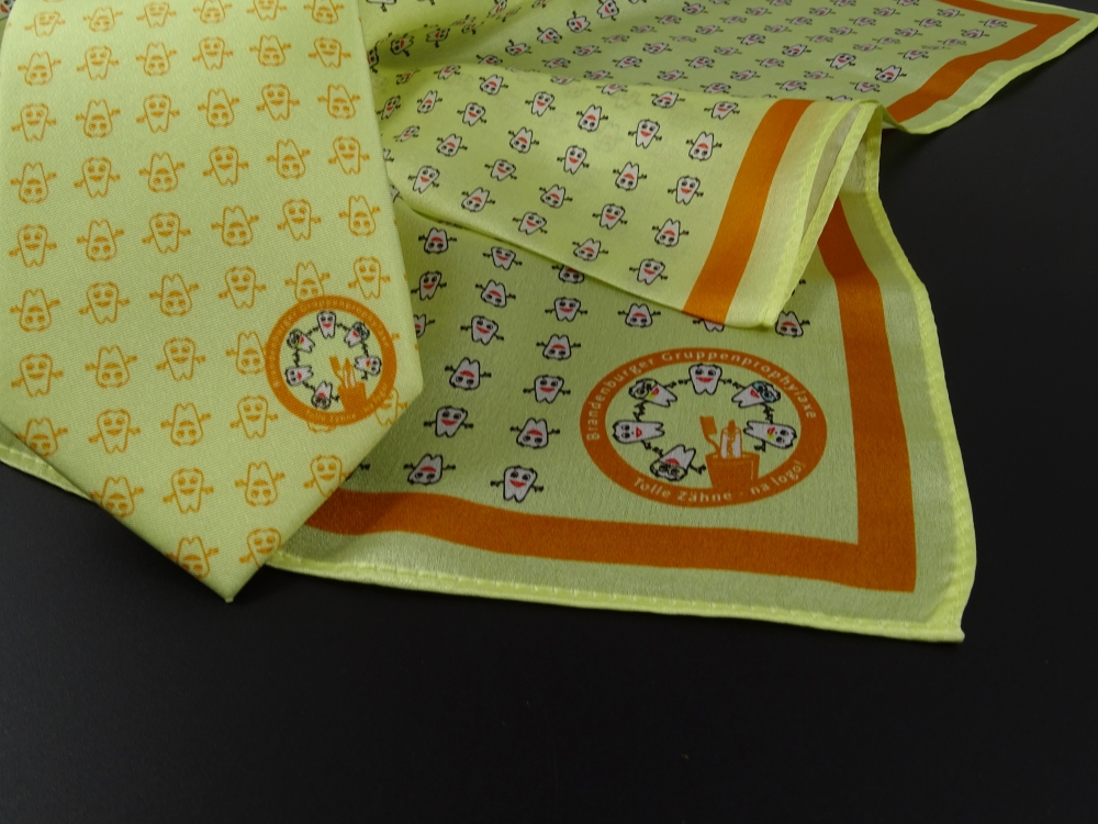 Aangepaste stropdas en zijden sjaal op maat gemaakt