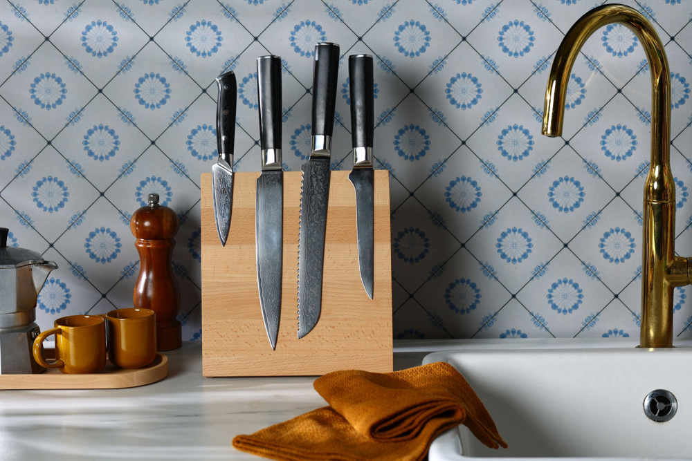 4 Knives block 210x100x220 (knife blade max length: 225mm) beech hard wax