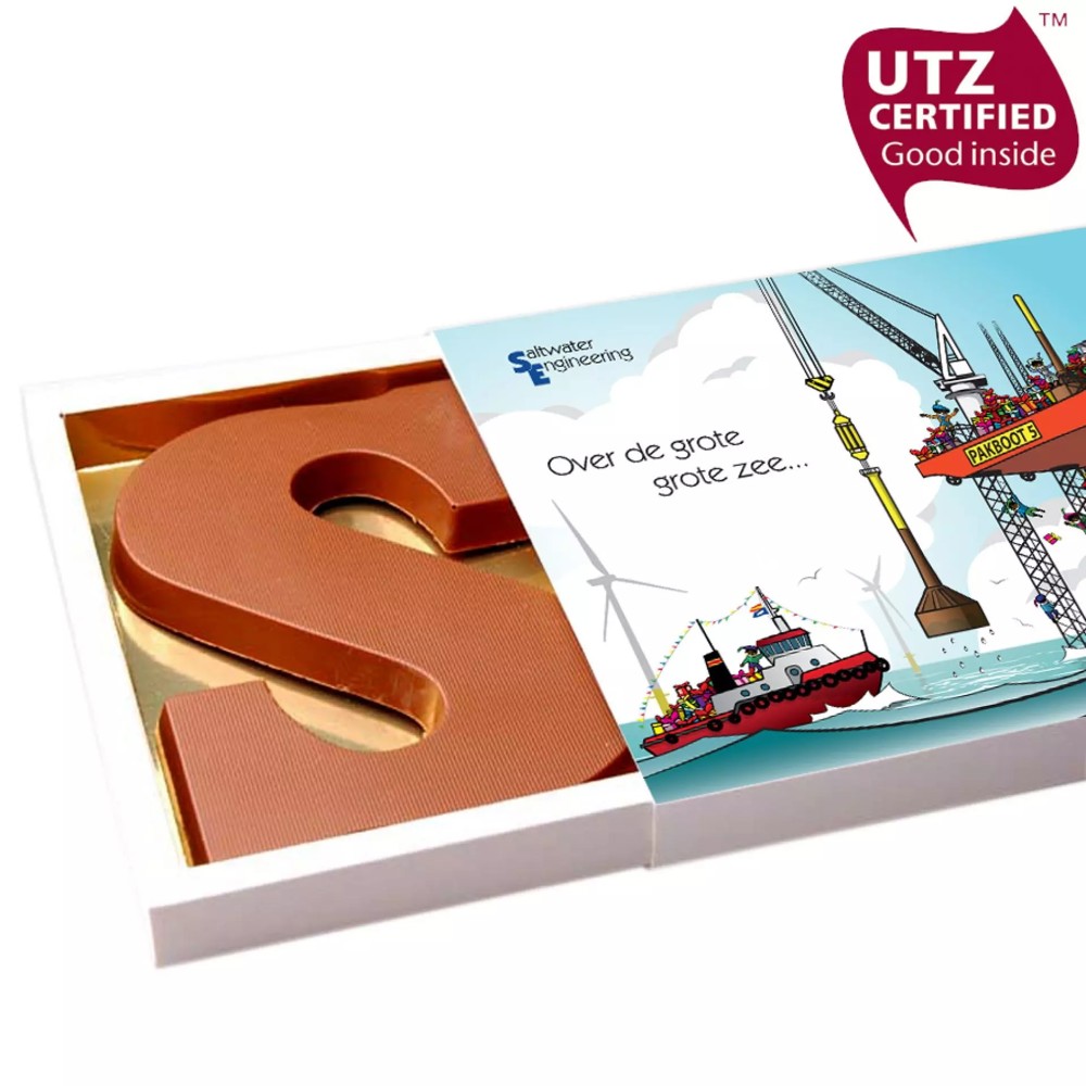 2 chocoladeletters in bedrukte doos A-Z