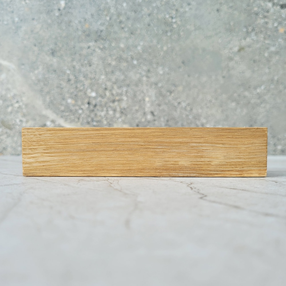 A5-menustandaard uit eikenhout met acrylhouder 150×40×30 mm groef 3,5×15 mm, hardwax