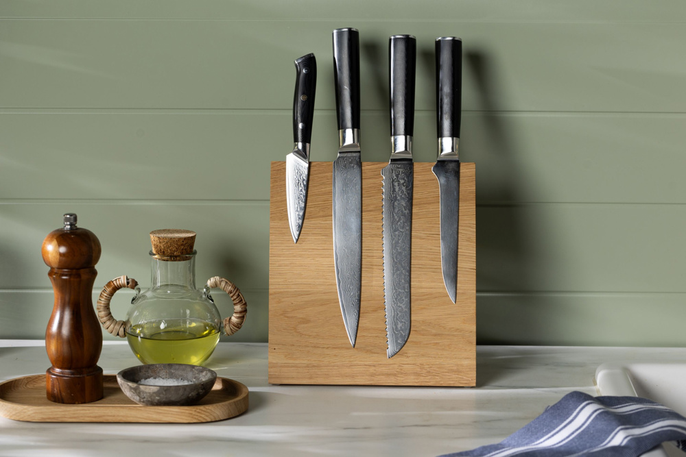 4 Knives block 210x100x220 (knife blade max length: 225mm) oak hard wax